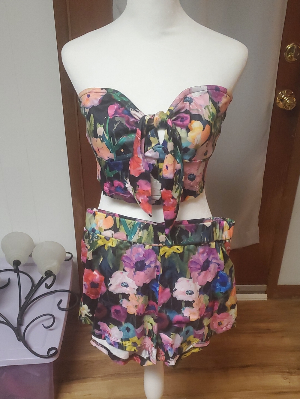 SHEIN Black Multi Floral Tie-Front Strapless Crop Top & Shorts Set
